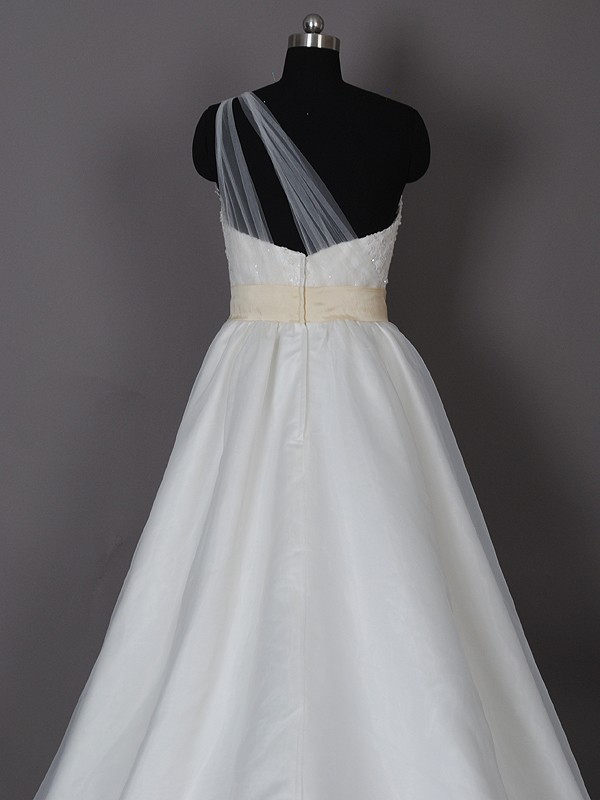 A-Line One-Shoulder Organza Sweep Train Wedding Dress With Appliques Lace